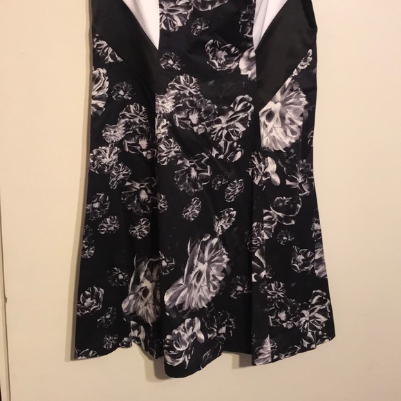 Great black and white flowered dress - Picture 3 of 6